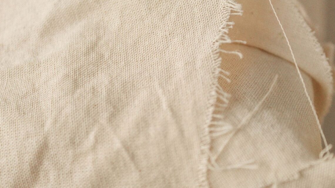 Linne, råbomull eller säckväv: Välj rätt naturfiber för dina textildockor